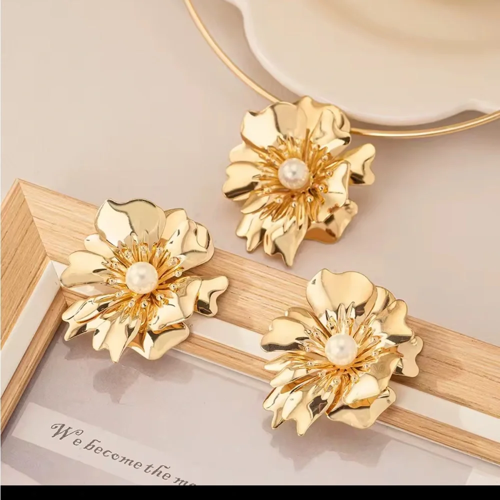 Zara lux unique adjustaby Gold Flower Necklace - Picture 10 of 10